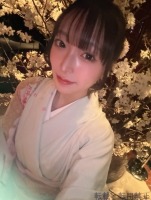 きぃ