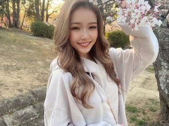  ゆりな