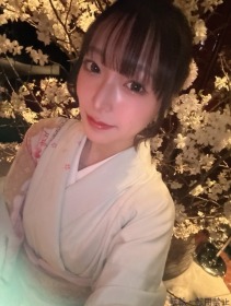 きぃ