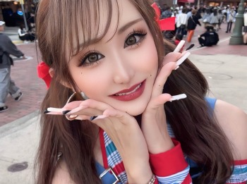 黒咲かりな
