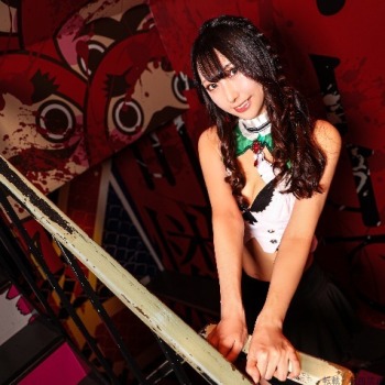 ある夜、ビルの片隅でのキャバ嬢グラビア