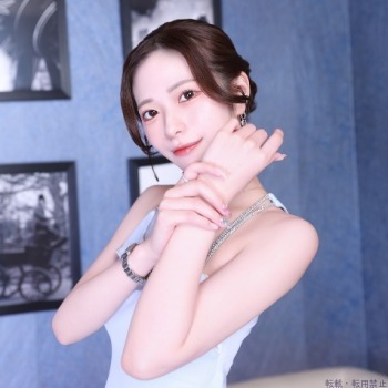 エルミネ 新横浜のキャバ嬢グラビア