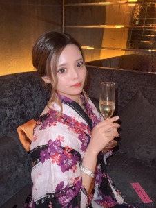 東條 ゆりあ