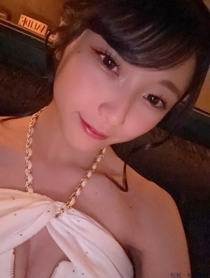 つきな