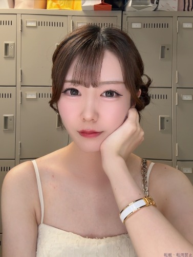 結城まなみ