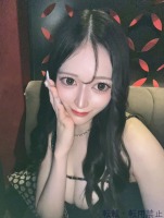 夏輝ななみ
