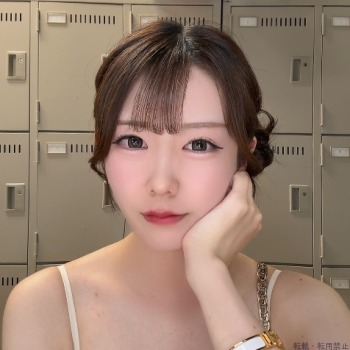 結城まなみ