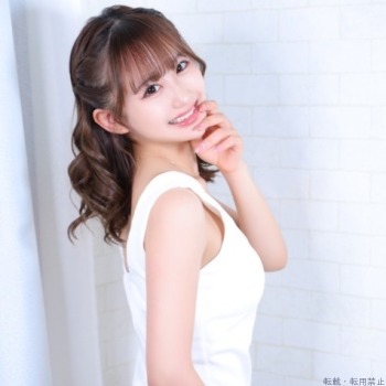 紗倉まな