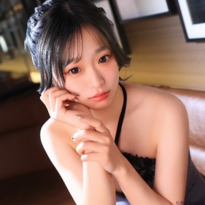 栗花落まゆ
