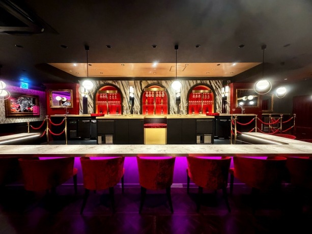 B4 仙台店内イメージ写真